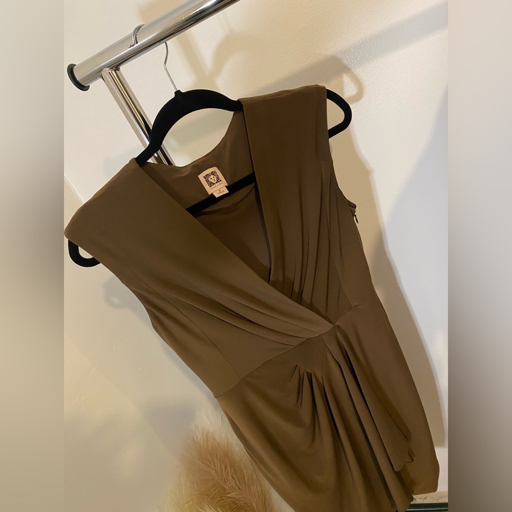 Anne Klein- Brown knee length dress